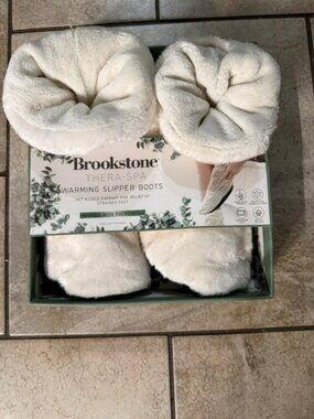 NWT - Brookstone Ivory Thera -Spa Warming Slippers- One Size Fits Most